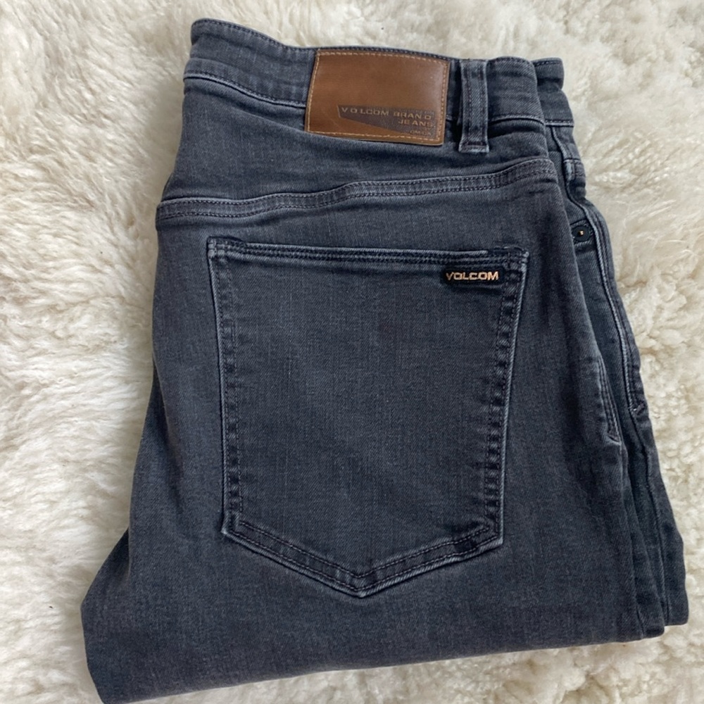 Men’s black Volcom jeans.